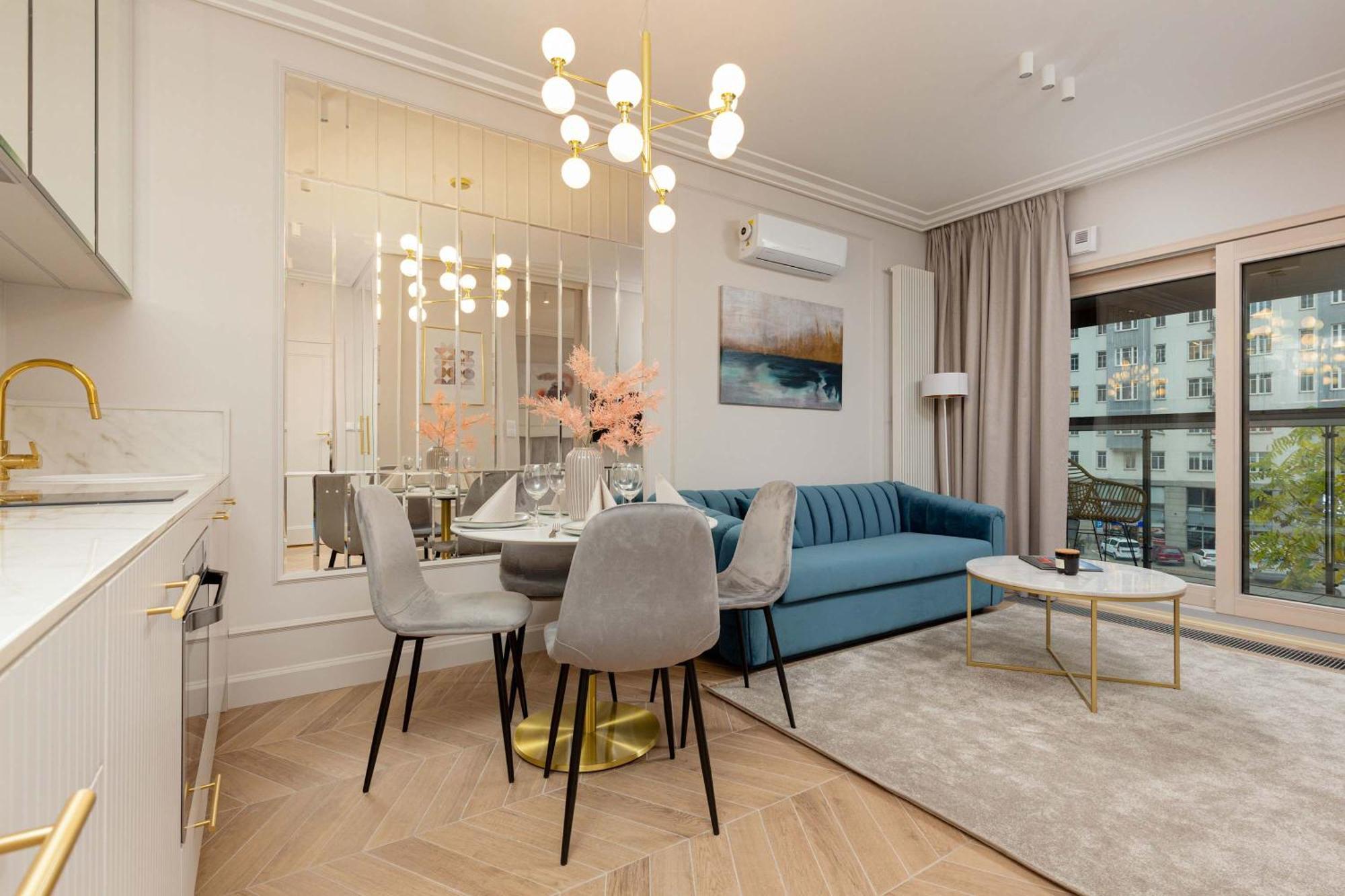 Lux Center Mennica By Renters Prestige