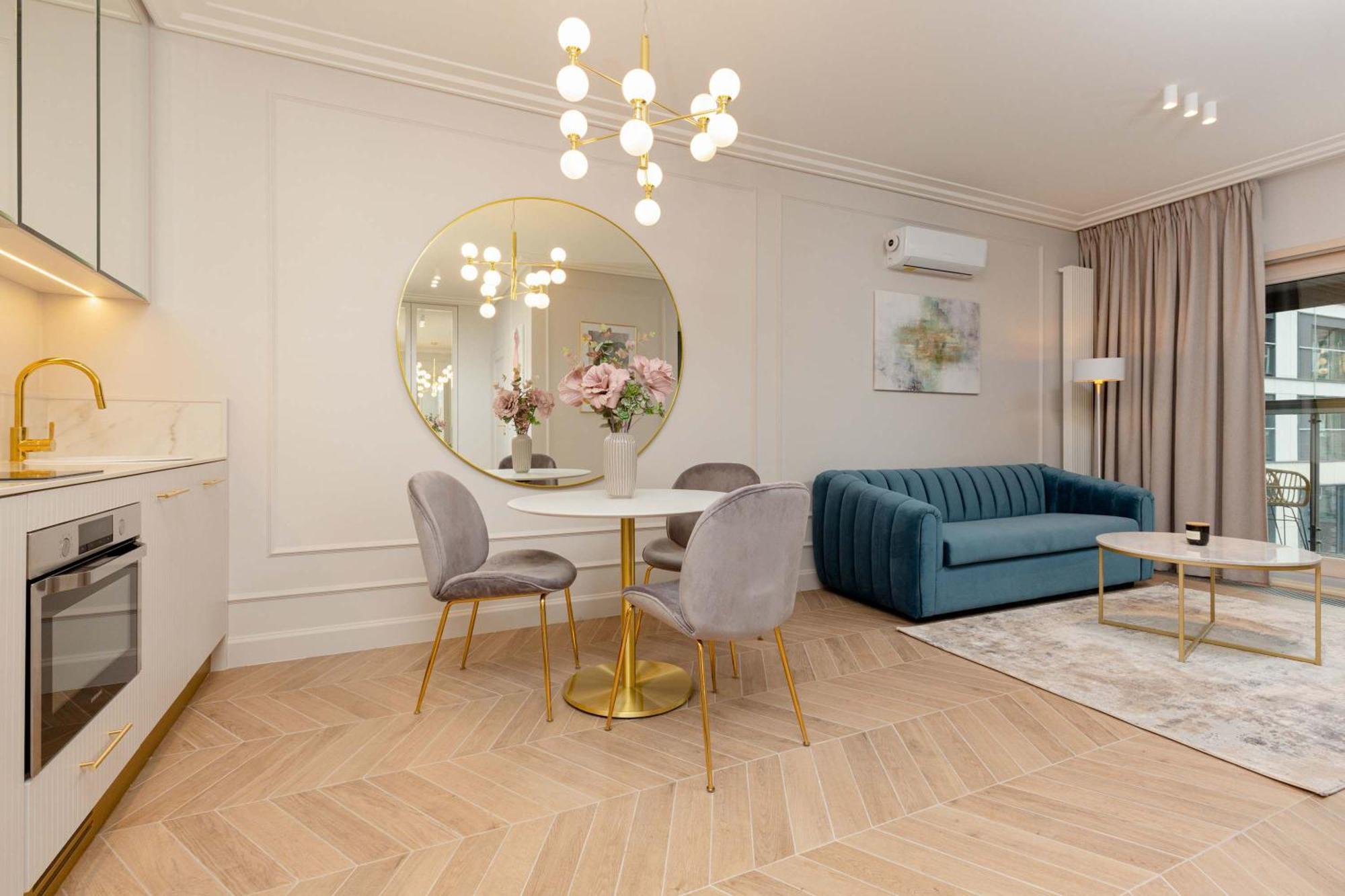 Apartment Lux Center Mennica By Renters Prestige Warsaw