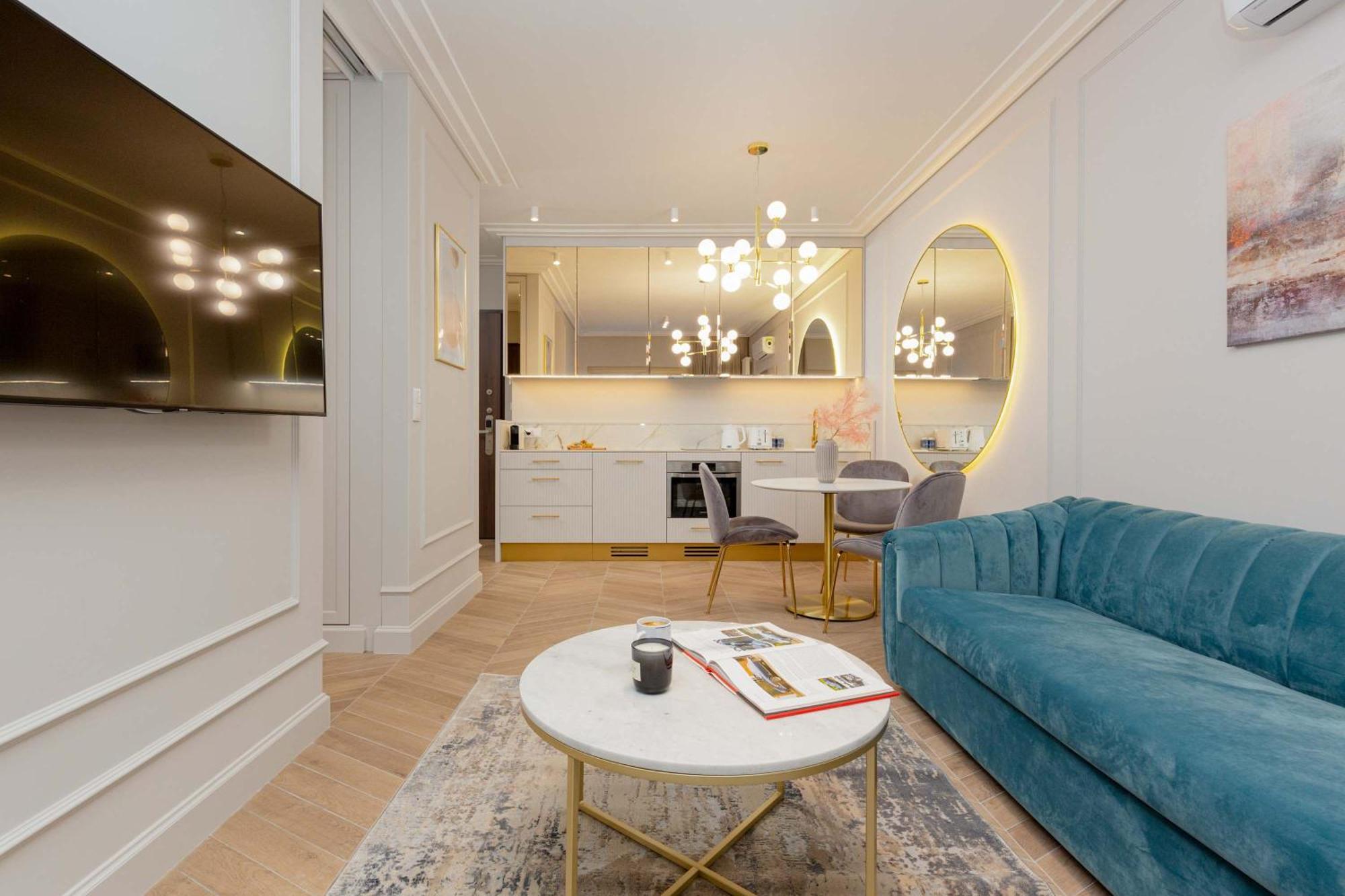 Apartment Lux Center Mennica By Renters Prestige Warsaw