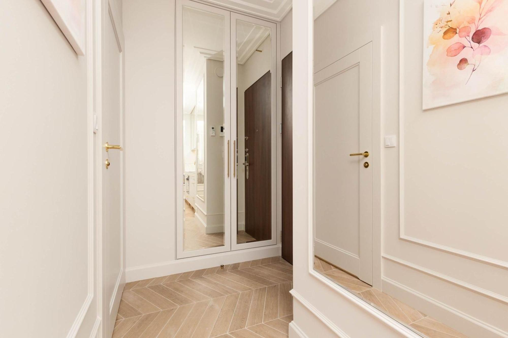 Apartment Lux Center Mennica By Renters Prestige Warsaw